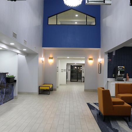 Quality Inn & Suites Buda Buitenkant foto