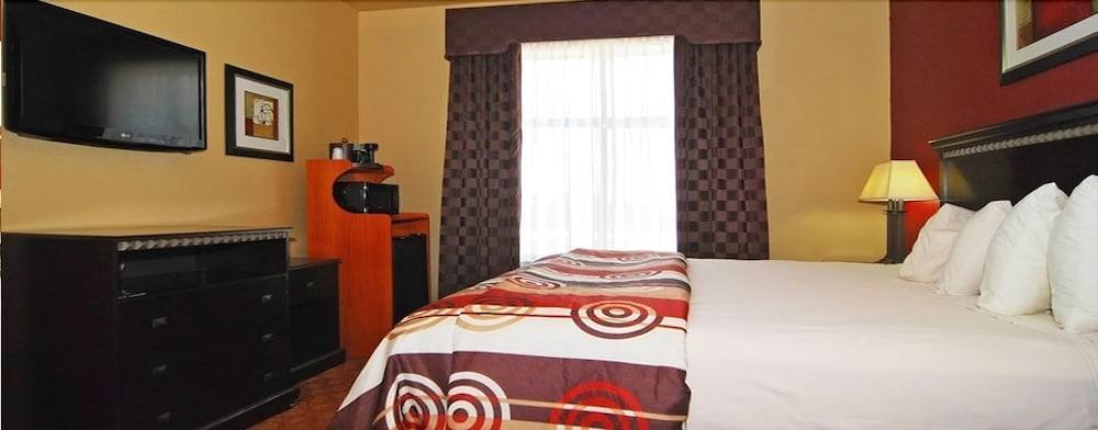 Quality Inn & Suites Buda Buitenkant foto