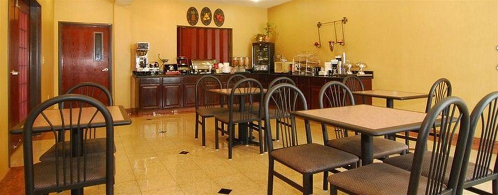 Quality Inn & Suites Buda Buitenkant foto