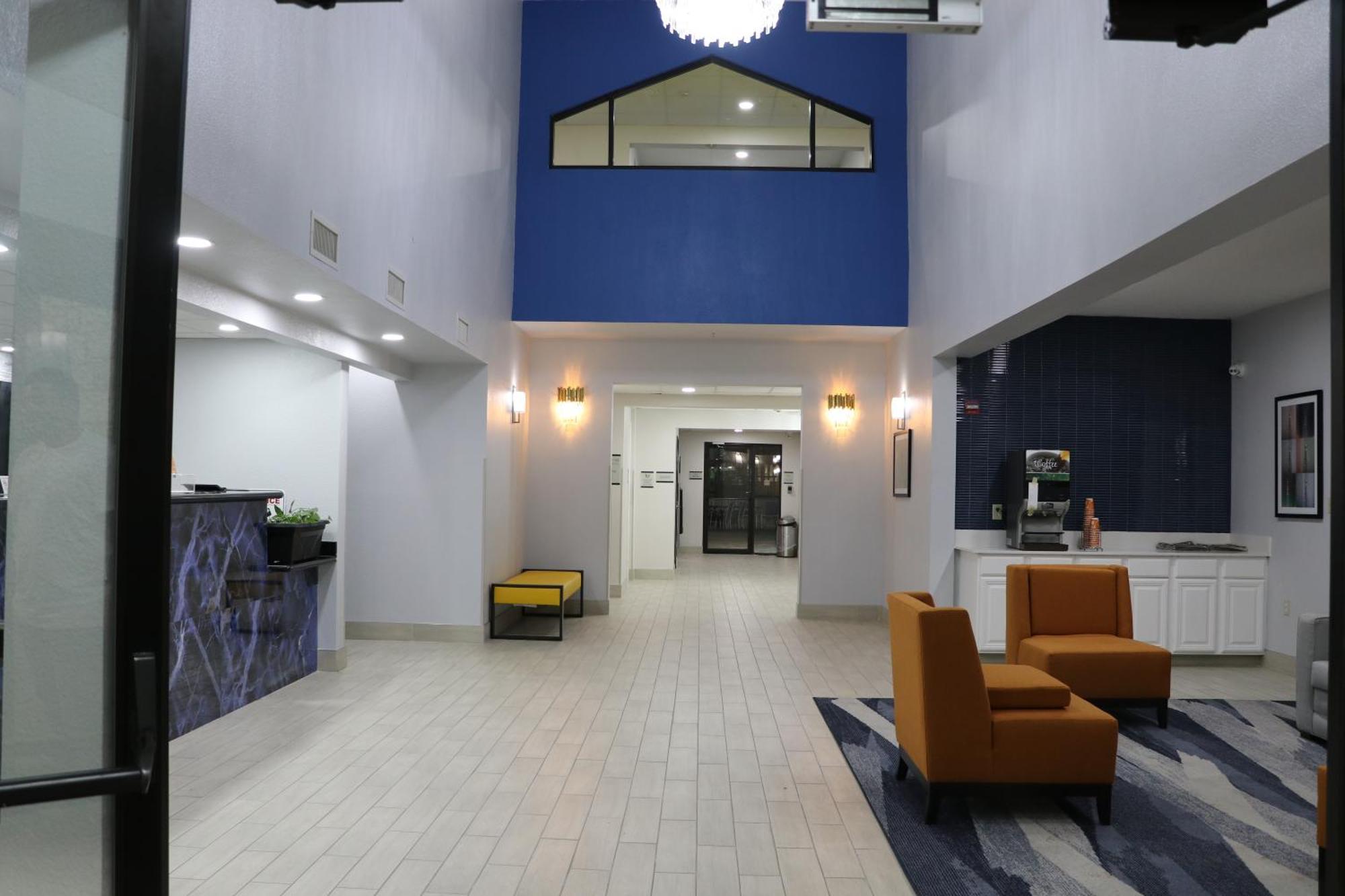 Quality Inn & Suites Buda Buitenkant foto