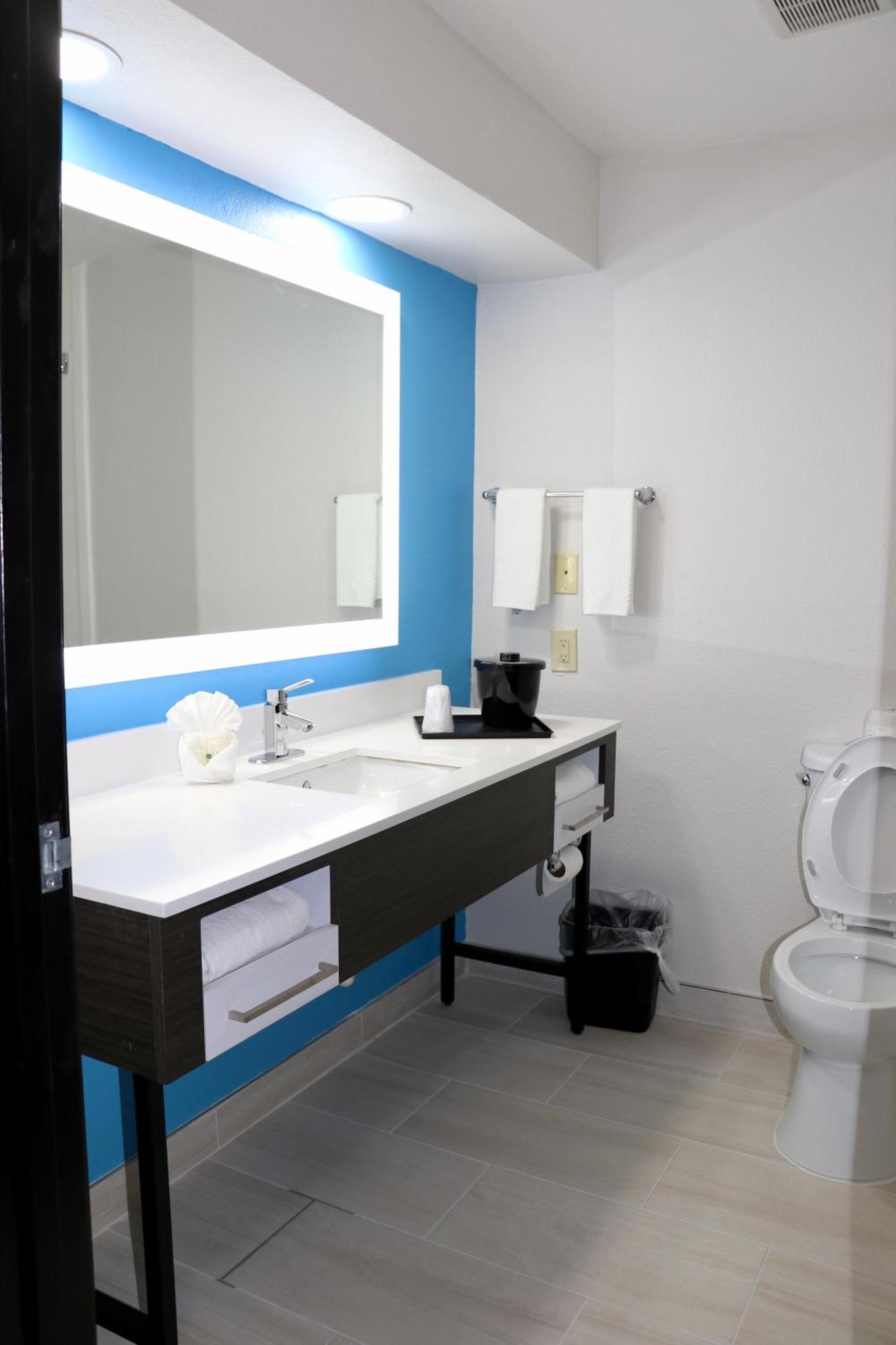 Quality Inn & Suites Buda Buitenkant foto