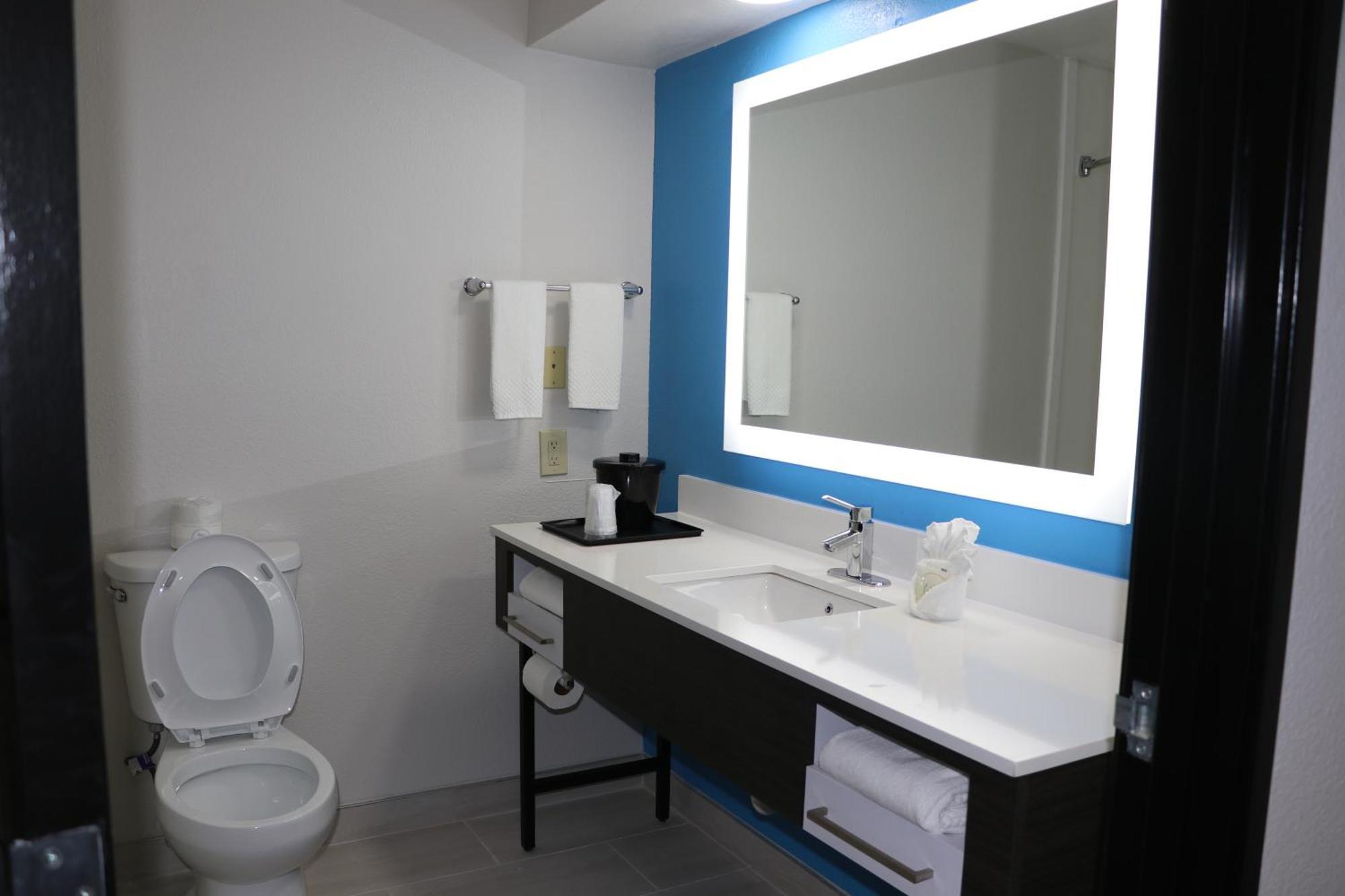 Quality Inn & Suites Buda Buitenkant foto