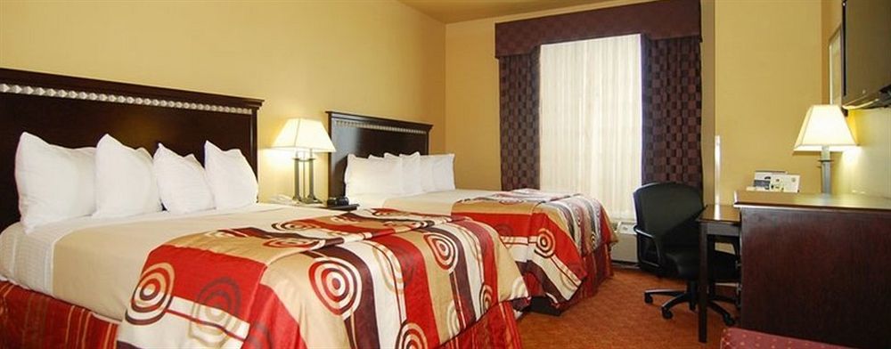Quality Inn & Suites Buda Buitenkant foto