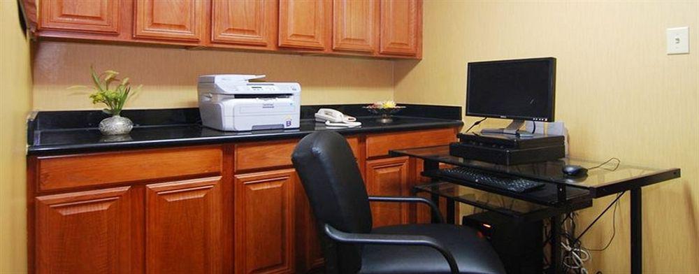 Quality Inn & Suites Buda Buitenkant foto