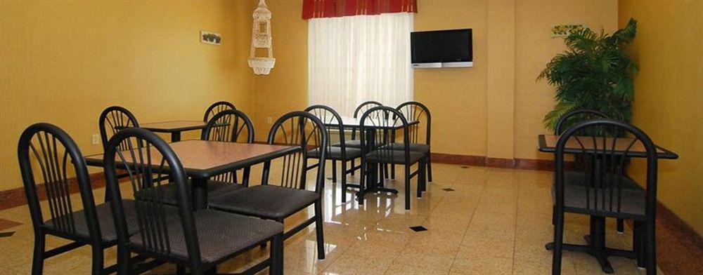 Quality Inn & Suites Buda Buitenkant foto